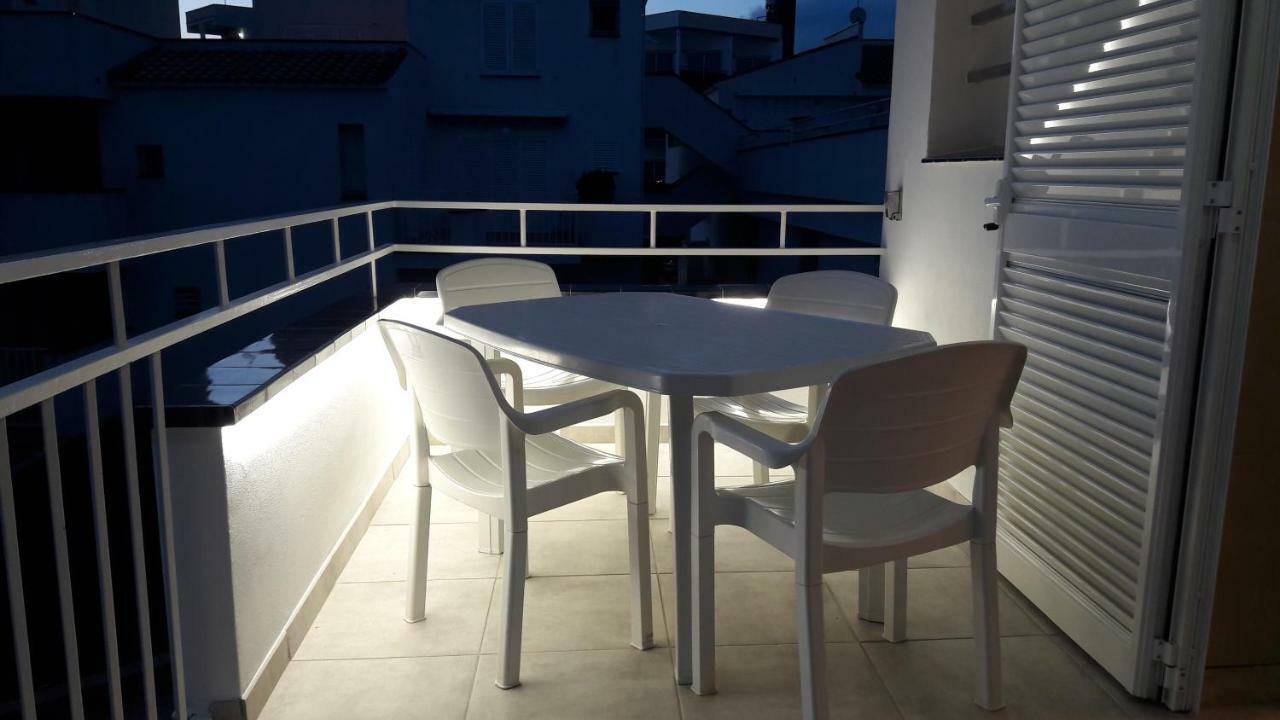 Residencia Platja De Roses Apartment Bagian luar foto