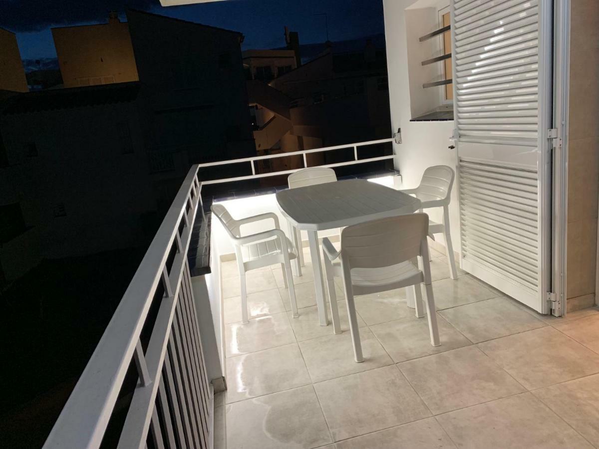 Residencia Platja De Roses Apartment Bagian luar foto