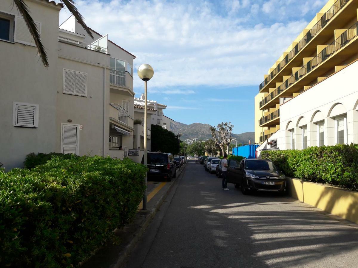 Residencia Platja De Roses Apartment Bagian luar foto